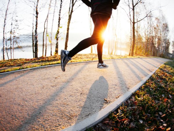 Dlaczego powinieneś rozważyć bieganie zimą, aby utrzymać formę?