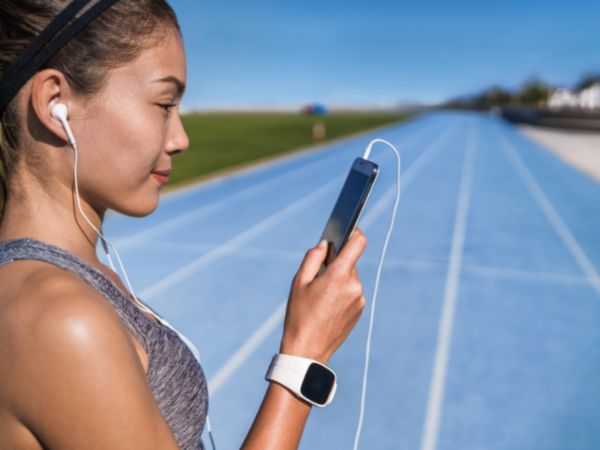 Jak wybrać najlepsze słuchawki do biegania